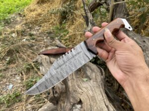 Beautiful Custom Handmade Damascus Steel Hunting Knife With Rose Wood Handle