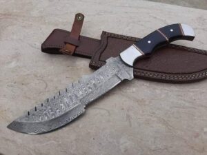 BEAUTIFUL HANDMADE DAMASCUS TRACKER KNIFE