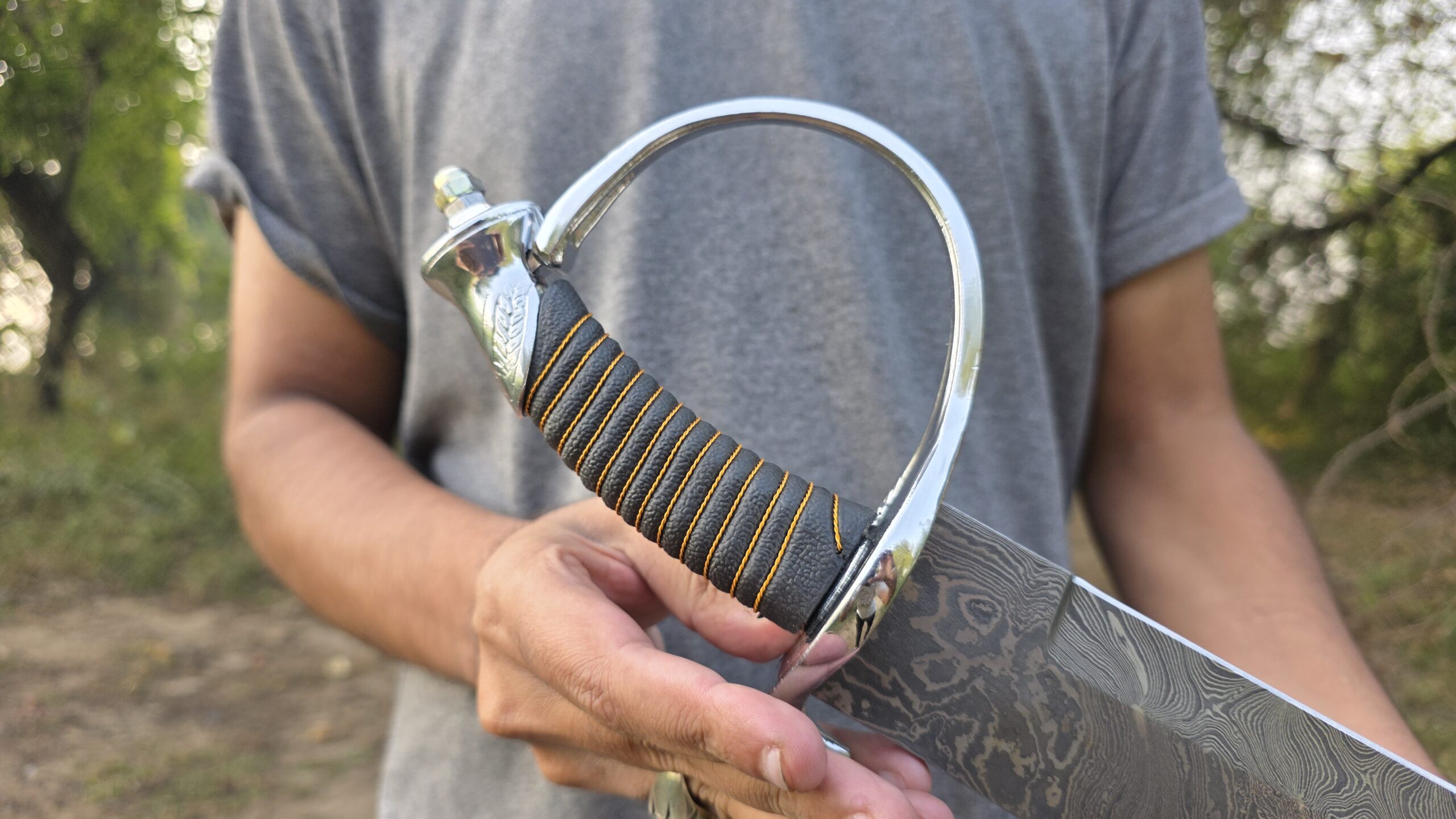 Hand-Forged Damascus Steel Short Sword with Leather Sheath - Image 10