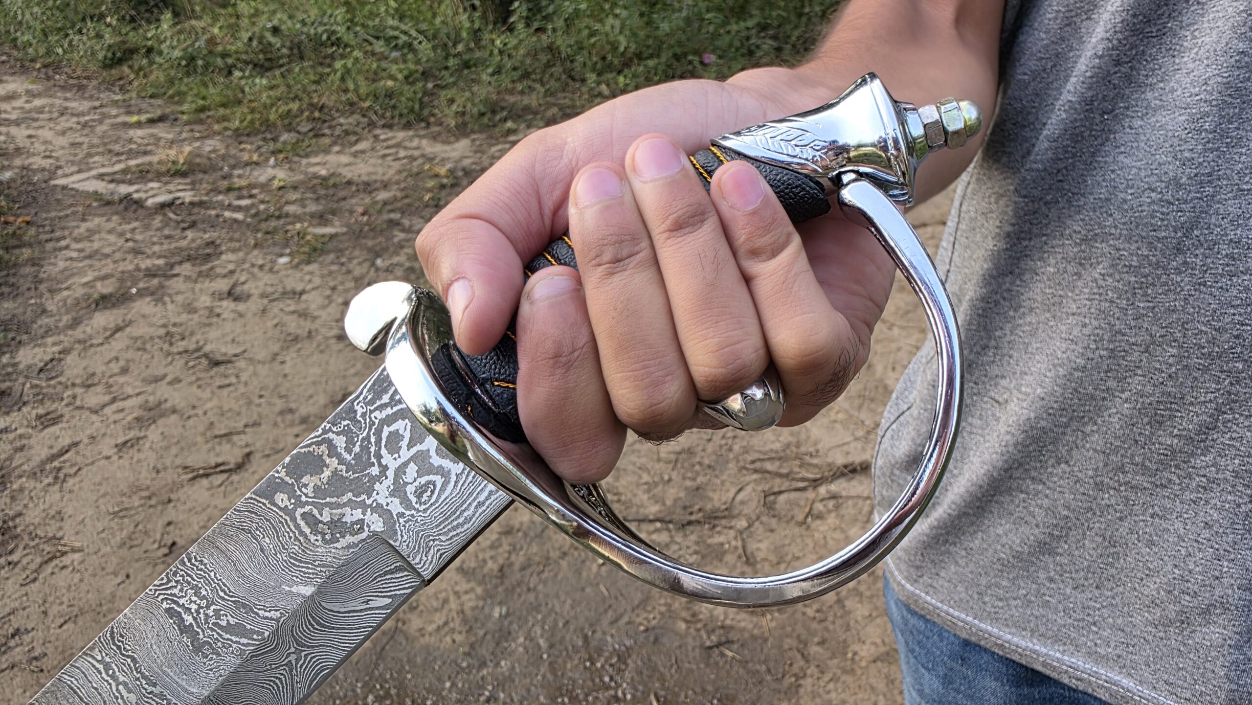 Hand-Forged Damascus Steel Short Sword with Leather Sheath - Image 8
