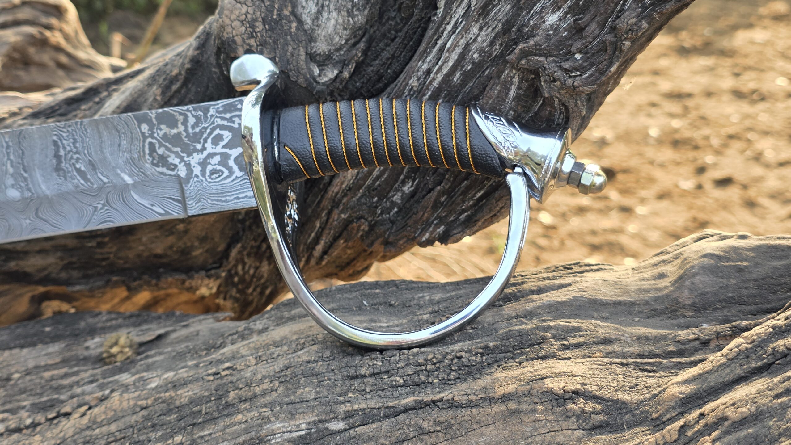 Hand-Forged Damascus Steel Short Sword with Leather Sheath - Image 4