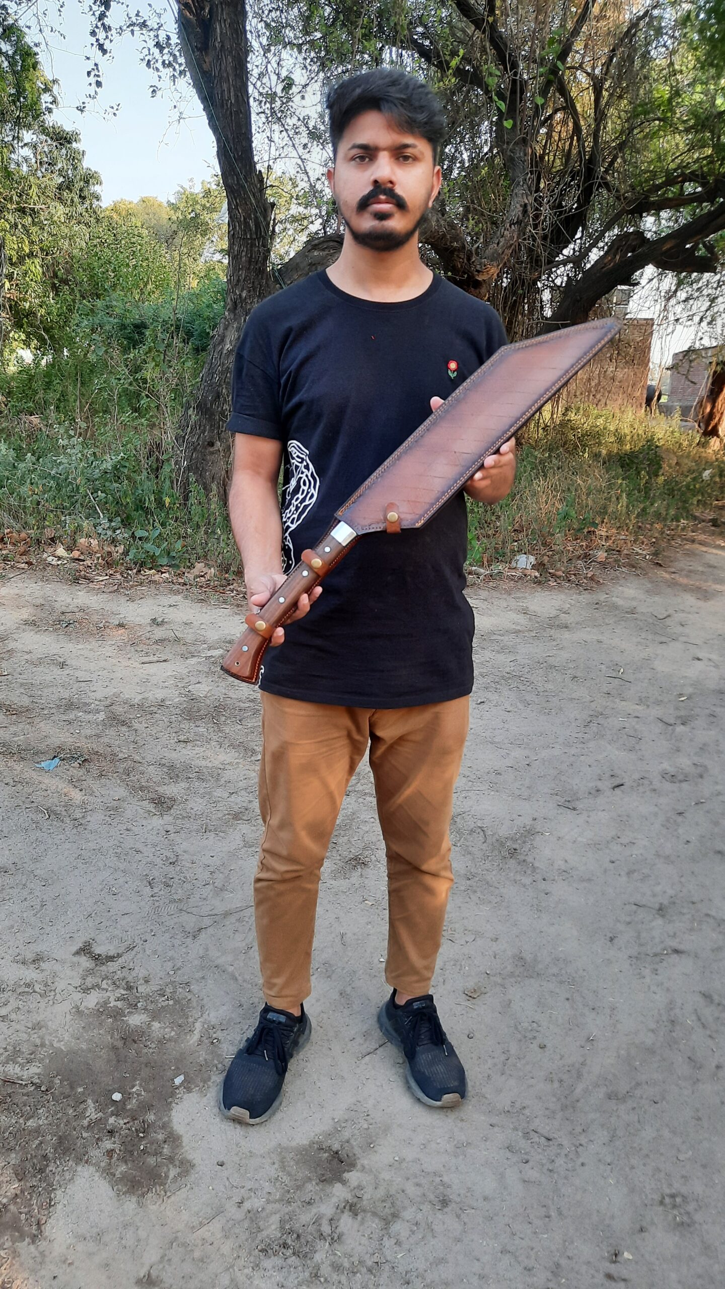 30" Hand-Forged Fierce Machete Sword with Leather Sheath - Image 10