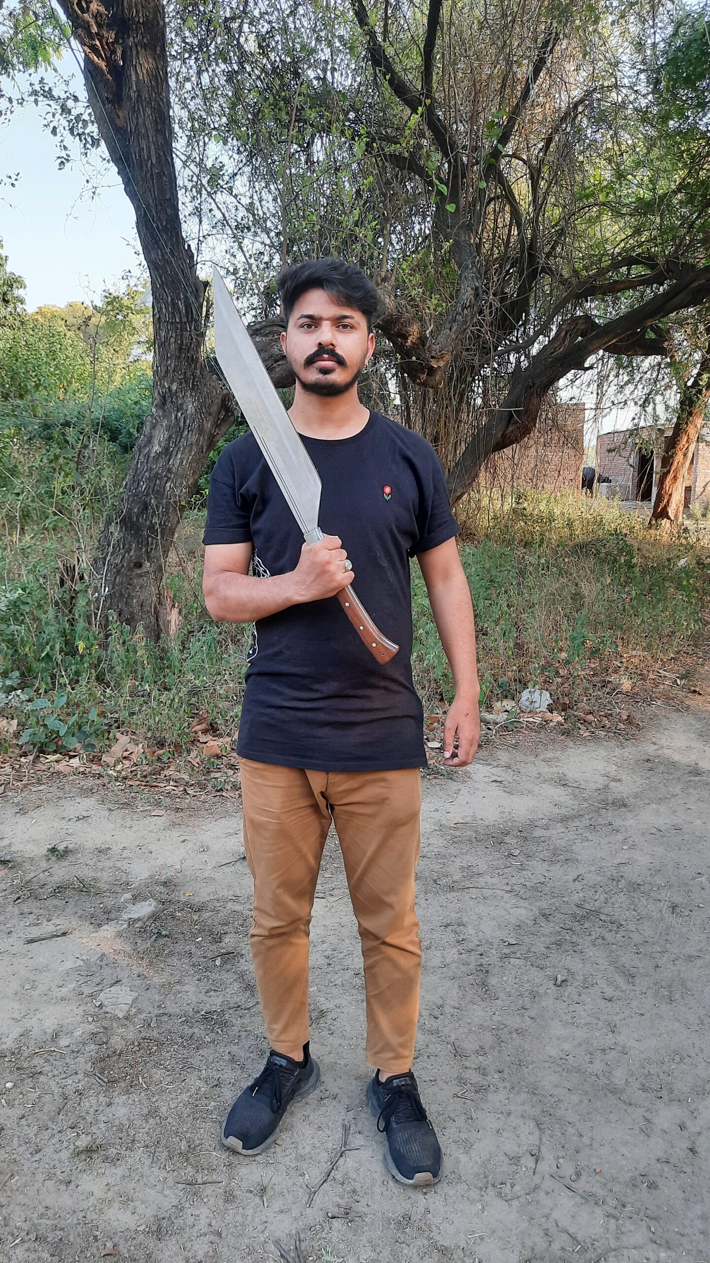 30" Hand-Forged Fierce Machete Sword with Leather Sheath - Image 2