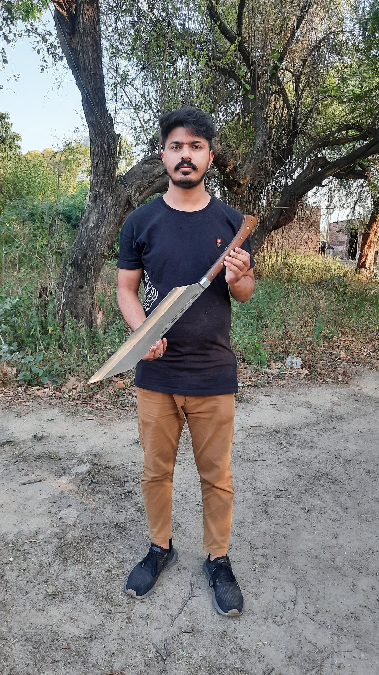 30" Hand-Forged Fierce Machete Sword with Leather Sheath - Image 9